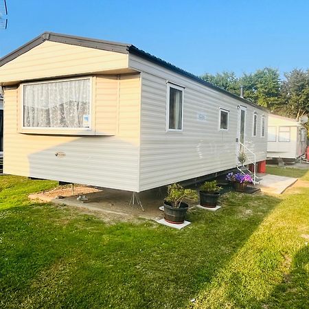 Lola'S Caravan. Your Home Away From Home. Parkeston Eksteriør bilde