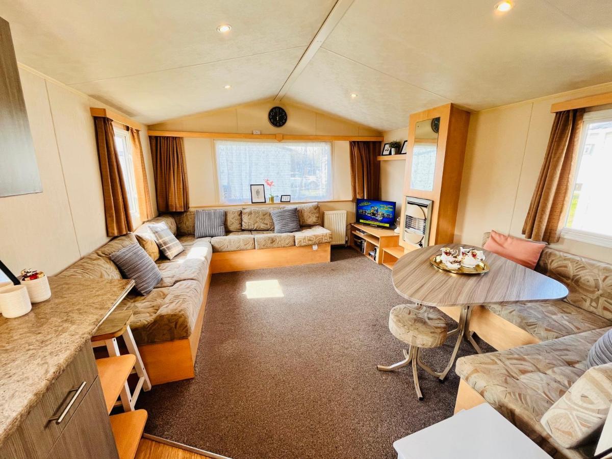 Lola'S Caravan. Your Home Away From Home. Parkeston Eksteriør bilde