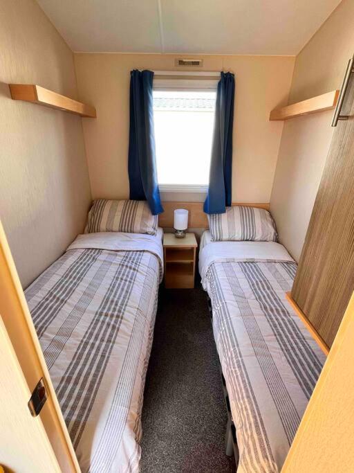 Lola'S Caravan. Your Home Away From Home. Parkeston Eksteriør bilde