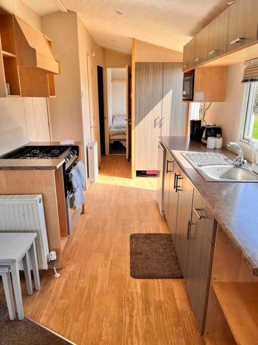 Lola'S Caravan. Your Home Away From Home. Parkeston Eksteriør bilde