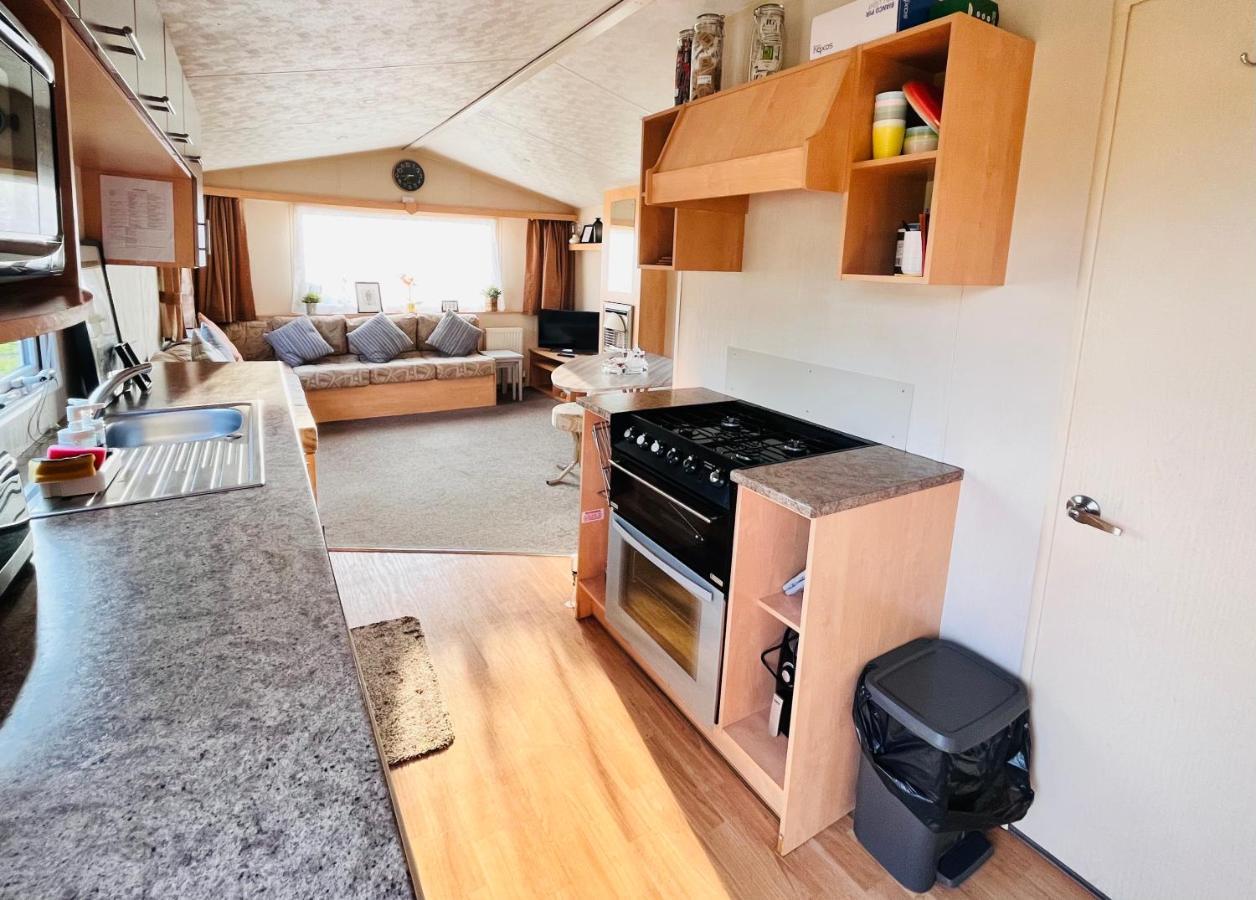 Lola'S Caravan. Your Home Away From Home. Parkeston Eksteriør bilde